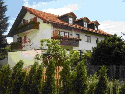 Helle 3-Zimmer Dachgeschosswohnung mit Balkon in München-Trudering