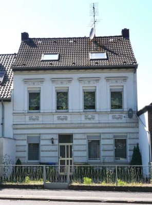 Urgemütliches und gut geschnittenes RMH mit ca. 120 m² Wohnfläche, plus Hinterhof und Anbau, plus DG