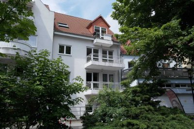 Schöne 2 Zimmer  Wohnung * Balkon * PKW-Tiefgarage *  am Schloßteich