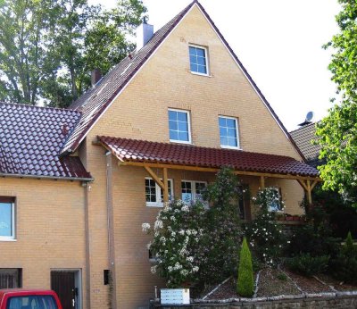 Helle 2,5-Zi-DG-Wohnung mit Einbauküche in Berg. Gladbach, Gronau