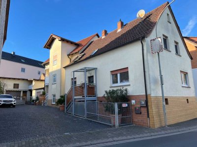 Mehrfamilienhaus/Mehrgenerationenhaus - Interessant für Eigennutzer u. Kapitalanleger)