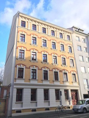 Barrierefreie 3-Zimmer-Wohnung mit offener Küche, Balkon und Aufzug in gepflegtem Gründerzeithaus