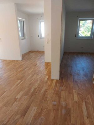 Erstbezug und Einbauküche: Geschmackvolle 3-Raum-Dachgeschosswohnung mit geh. Innenausstattung