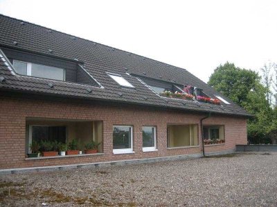 Neu renovierte 2,5 Raum-Dachgeschoss-Wohnung mit SW-Loggia