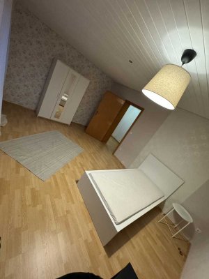 Voll-Mbliert helles Zimmer 27,66m² in 3er-WG Zentrumnah GMHütte
