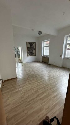 Schöne, geräumige zwei Zimmer Wohnung in Köln-Ehrenfeld mit eigenem Garten
