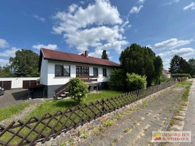 Grundstück mit Einfamilienhaus in ruhiger Ortslage mit Anliegerverkehr