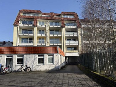 Top-Lage trifft Potenzial! 3-Zimmer-Wohnung mit Balkon, Aufzug &amp;
Tiefgarage direkt in der Veg