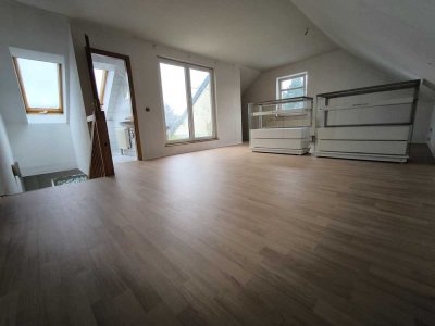 4 Zimmer Wohung mit Dachterrasse, Badewanne & Dusche + Gäste-WC, PKW-Stellplatz, Dez. mietfrei!