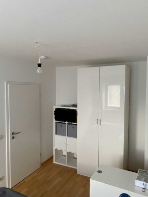 Toplage. Helle & Ruhige 2Zi-Wohnung mit EBK. Südseite. Aufzug. Barrierefrei. Tiefgarage