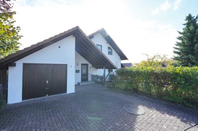 Charmantes Einfamilienhaus mit Kachelofen, Garten und Garage in ruhiger Lage von Coburg-Scheuerfeld