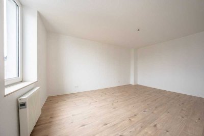 Erstbezug nach Renovierung- helle 4 Zimmerwohnung mit besonderem Charakter