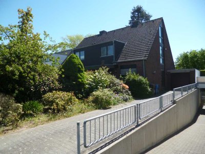 Lage, Lage, tolles Haus, toller Garten - großes Grundstück mit Garage