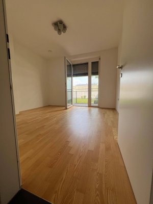 Zentrale 3-Zimmer Wohnung mit 2 x Balkon &amp; 2 x Parkplatz zu vermieten // WG geeignet