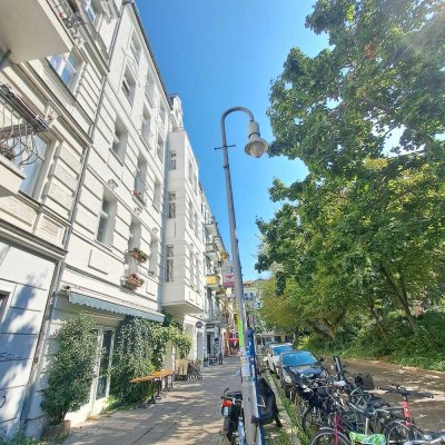 Charmante Altbauwohnung mit Blick auf den Helmholtzplatz