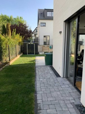 Nachmieter gesucht : 2 Zimmer Wohnung , EBK , Garten