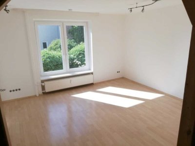 !!! 01.11.2025 !!! 3 Zimmer Erdgeschosswohnung mit EBK in Rüningen zu Vermieten