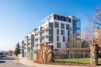 Luxuriöses 3-Zimmer-Penthouse am Rhein mit Dachterrasse & Weitblick.