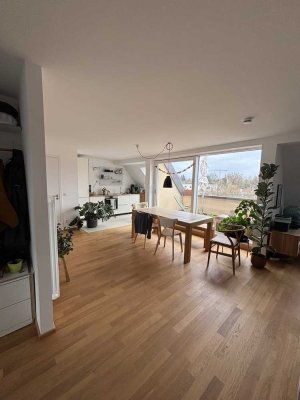 Altbogenhausen/Herkomerpl. Moderne, exklusive 2 Zi. DG-Whg mit besonderem Charme -ZWEITBEZUG