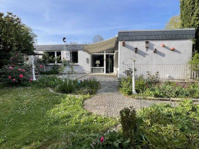 Freist. Winkelbungalow mit Garage, Stellplatz und viel Nutzfläche