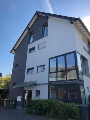 Moderne Dachgeschosswohnung mit großem Balkon im Herzen von Overath