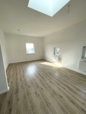 Frisch renovierte 5-Zimmer-Wohnung im Turm Dachgeschoss