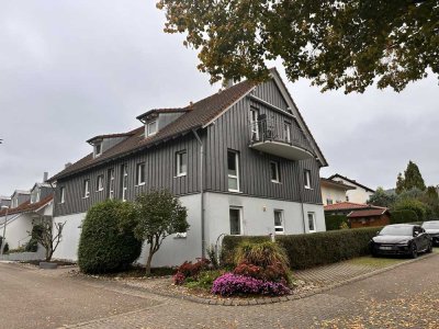 Wohnen im Dachgeschoss ! 2,5 Zi.- Wohnung mit Balkon in Bad Boll