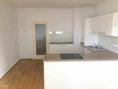Moderne 3,5-Zimmer-Wohnung mit Loggia und Parkplatz!!!