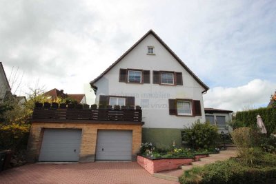 Vielseitiges Zweifamilienhaus mit ausgebautem Dachgeschoss und Gartenidylle in Donaueschingen - Allm