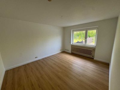 Moderne 3-Zimmer Wohnung mit EBK, Balkon und Garage!