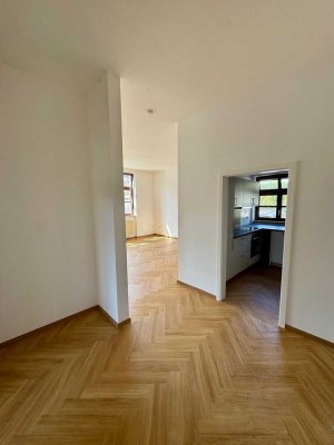 Frisch renovierte Erdgeschoss Wohnung mit 3,10m Deckenhöhe