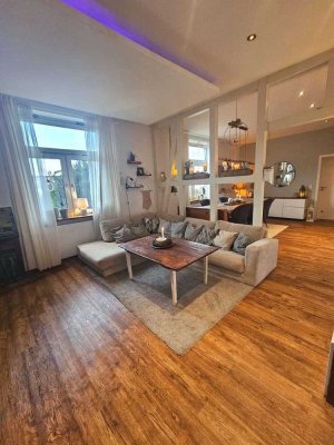 Stilvoll und hochwertig modernisierte Familienwohnung mit viel Platz und grünem Gemeinschaftsgarten
