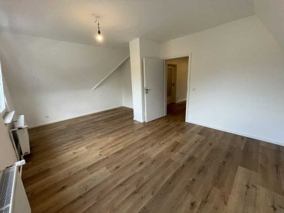 Geschmackvolle 2,5-Raum-Dachgeschosswohnung mit gehobener Innenausstattung in Köln Merheim