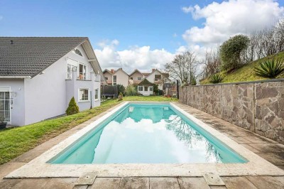 Viel Platz zum Leben und Wohlfühlen – Villa mit Einliegerhaus und Pool bei Aschaffenburg