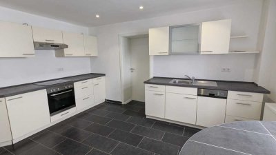Helle stilvolle Altbauwohnung in zentraler Lage