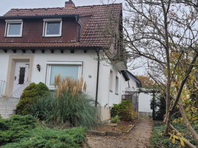 2-Zimmer-DG-Wohnung mit Balkon und Einbauküche in Dreieich