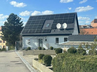 Saniertes  3 Familienhaus mit  neuer Photovoltaik-Anlage! Für Eigennutzer und Kapitalanleger!