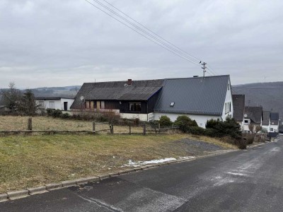 Ehem. Gaststätte mit Betreiberwohnung und 2 Ferienwohnungen in Ortslage der Eifelgemeinde Bermel