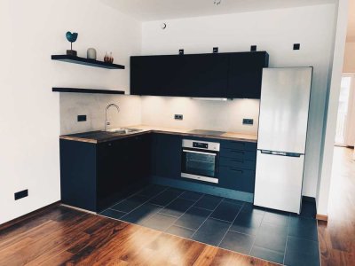 Elegante 2-Zimmer-Wohnung mit Einbauküche und 1 Balkon + 1 Terrasse in Tiergarten, Berlin