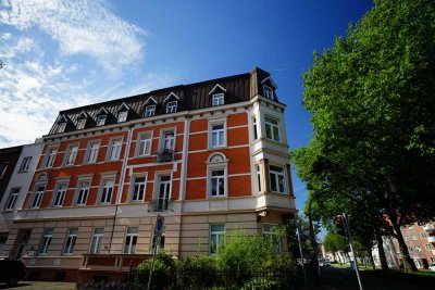 Besonders schöne und herrlich großzügige 3-Zimmer-Wohnung mit separatem Balkon in beliebter Lage!