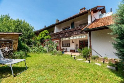 Modernisierte Doppelhaushälfte mit Einliegerwohnung und Aufzug