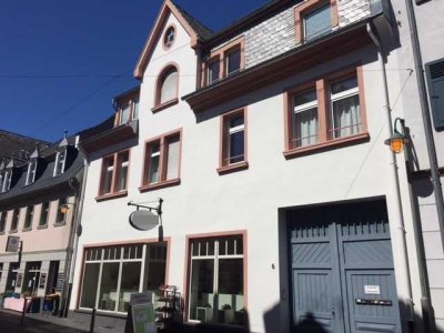 **SINGLEWOHNUNG** kleine 2-ZKB-Wohnung in der historischen Altstadt von Hochheim**