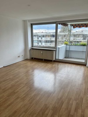 Helle 3-Zimmer-Wohnung mit 2 Balkonen in Düsseldorf Lörick