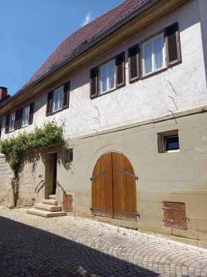 Für Hausgestalter und Sanierer: älteres Stadthaus mit ausbaubarer Scheune/Garage
