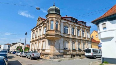 Wohnen mit Geschichte - Charmante Altbauwohnung im denkmalgeschützten Ensemble