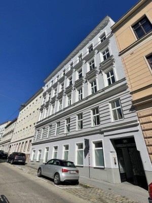 Neu sanierte - helle 2-Zimmer Wohnung in zentraler Lage - Nähe Schwendermarkt!