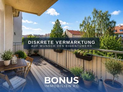 3-Zimmer-Altbauwohnung mit großem Balkon, hohen Decken und separater Küche