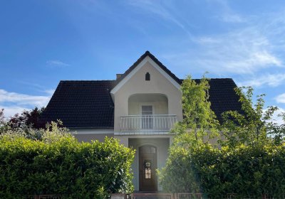 Stilvolles Haus mit Nebengebäuden, in ruhiger Lage privat zu verkaufen