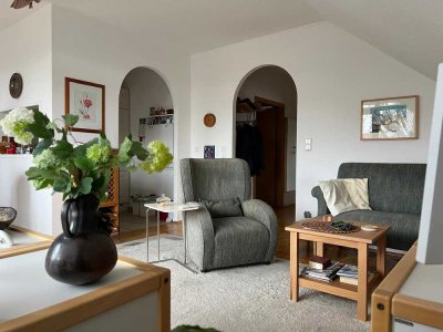 Betreutes Wohnen in 2-Zimmer-Dachgeschosswohnung mit Balkon und Einbauküche