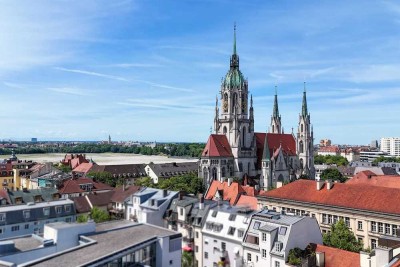 Einzelstück im Altbau. Kernsaniertes Dachgeschoss mit Blick auf St. Paul.